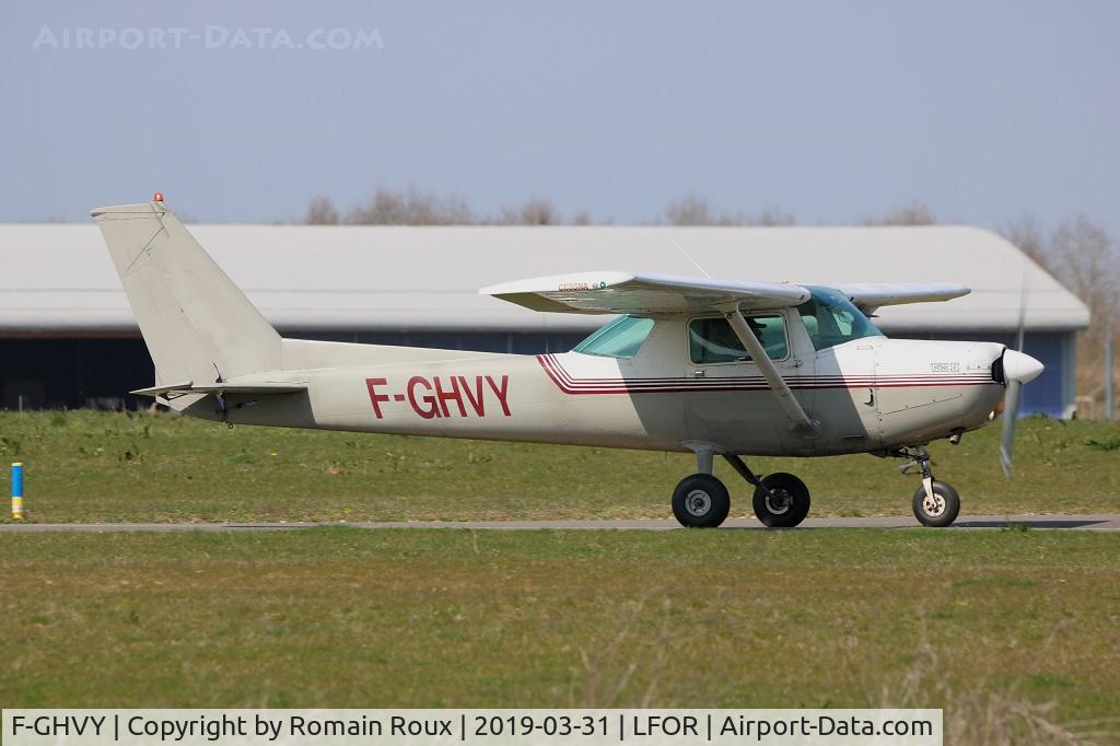 F-GHVY, Reims F152 C/N 152-84585, Taxiing
