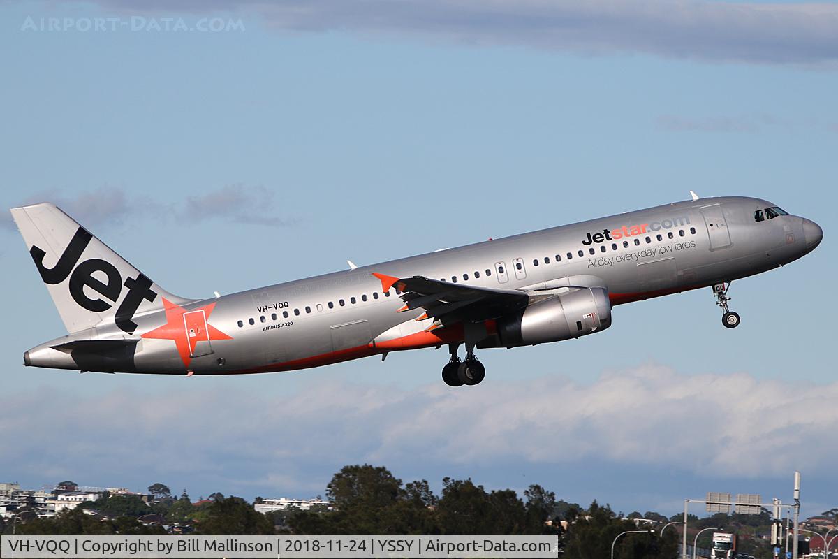 VH-VQQ, 2000 Airbus A320-232 C/N 2537, off from 34L