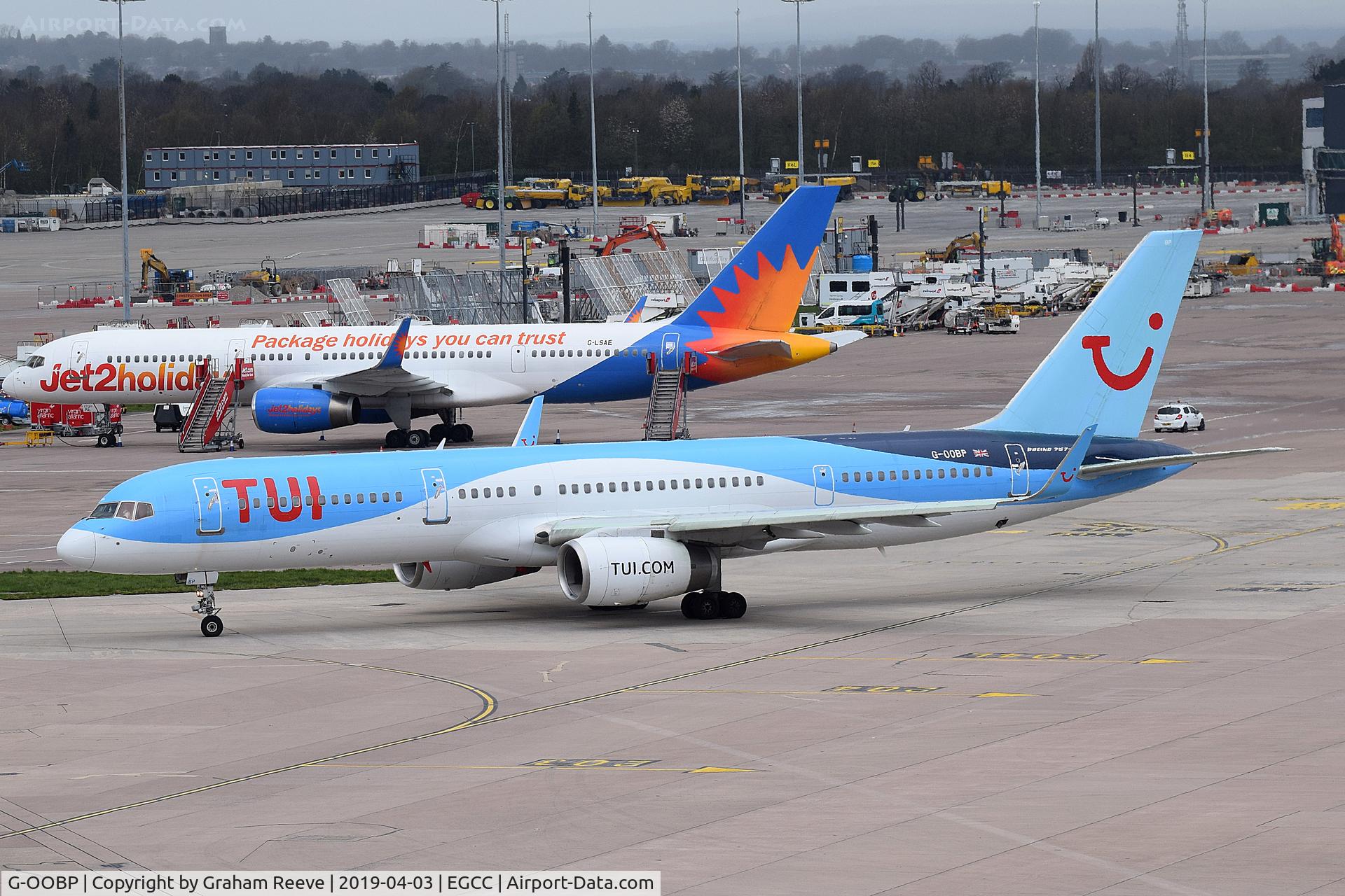G-OOBP, 2000 Boeing 757-2G5 C/N 30394, Departing from Manchester.