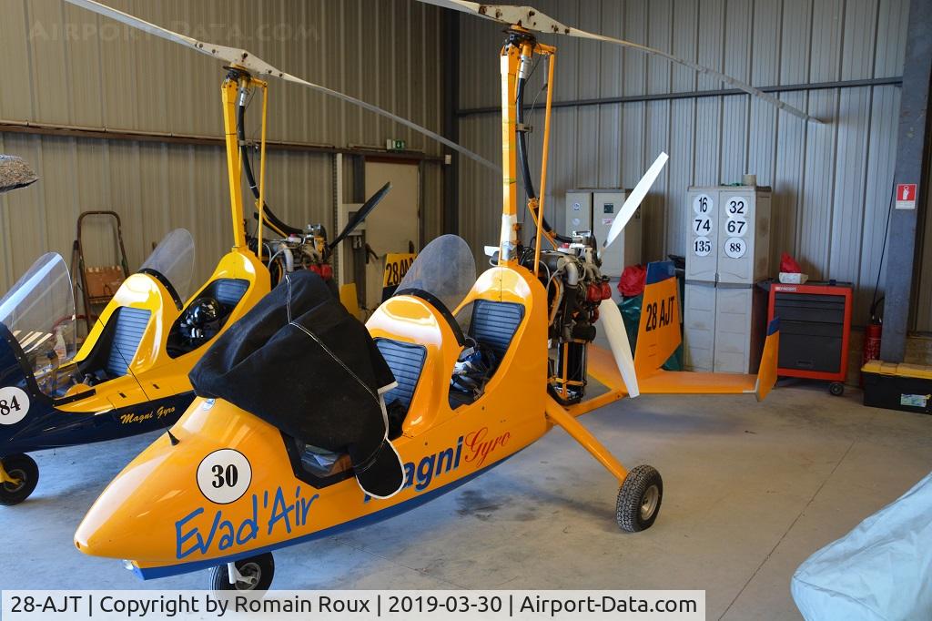 28-AJT, Magni Gyro M-16 Tandem Trainer C/N Not found 28-AJT, Parked