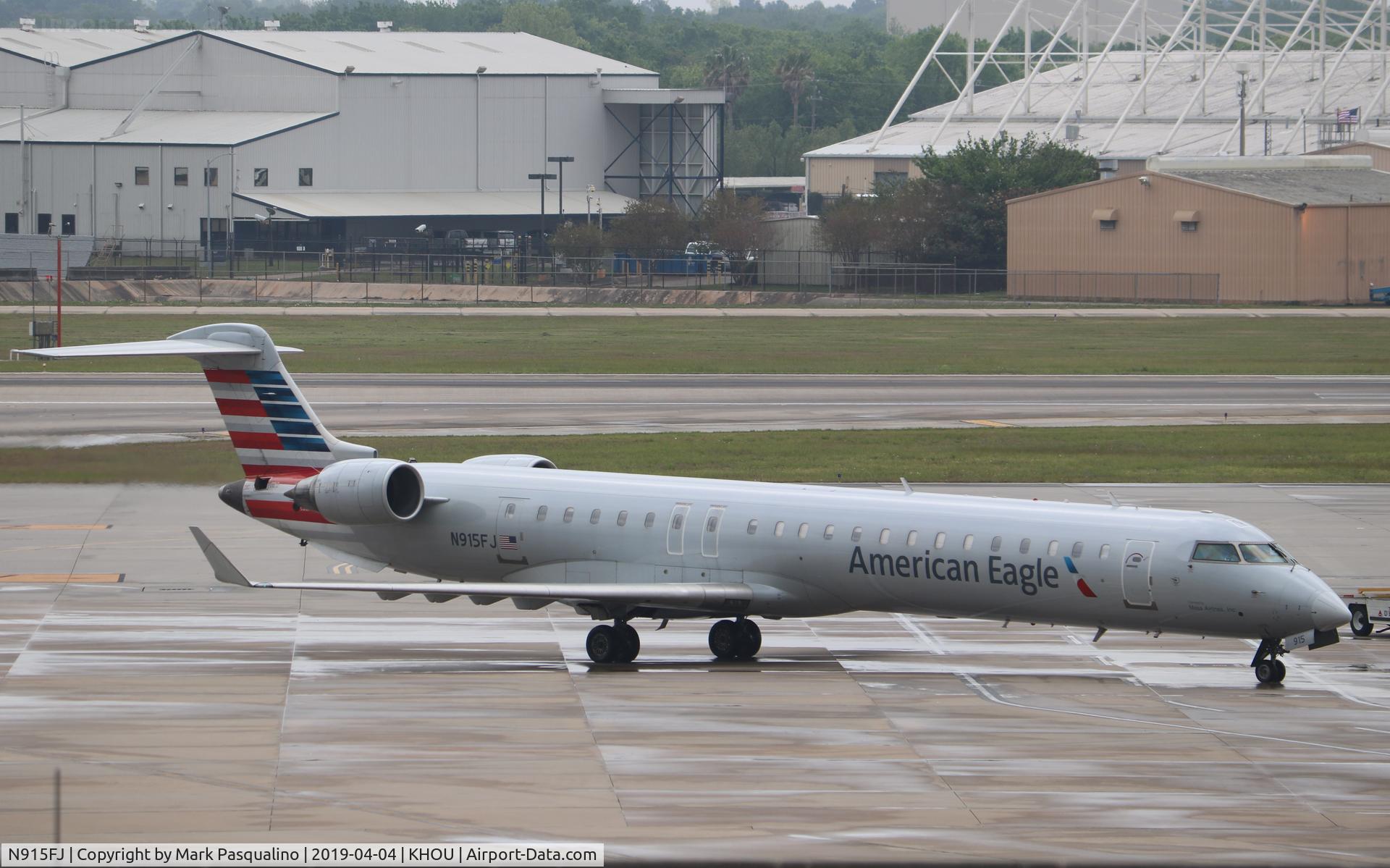 N915FJ, 2004 Bombardier CRJ900 (CL-600-2D24) C/N 15015, CL-600-2D24