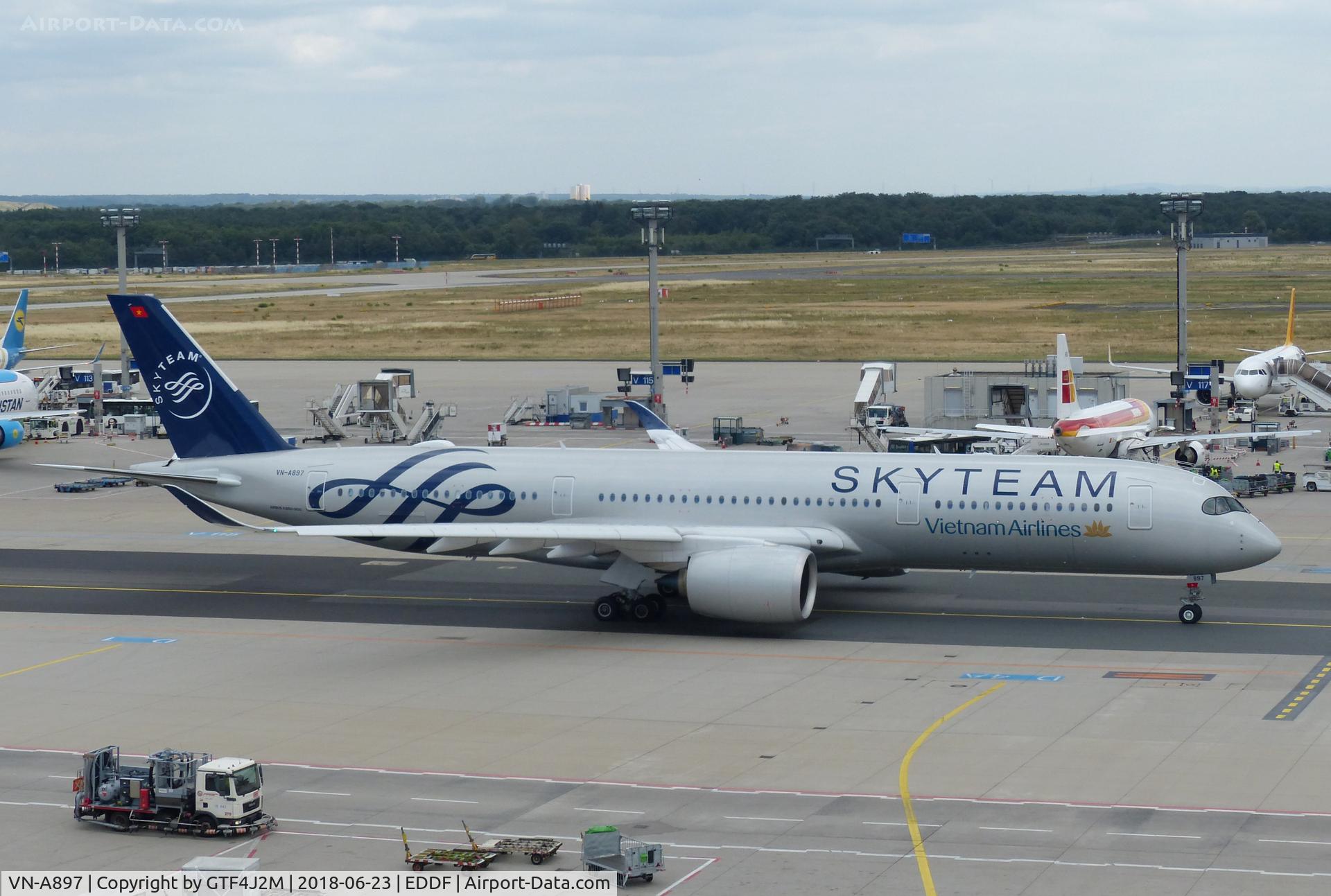 VN-A897, 2018 Airbus A350-941 C/N 197, VN-A897  at Frankfurt 23.6.18