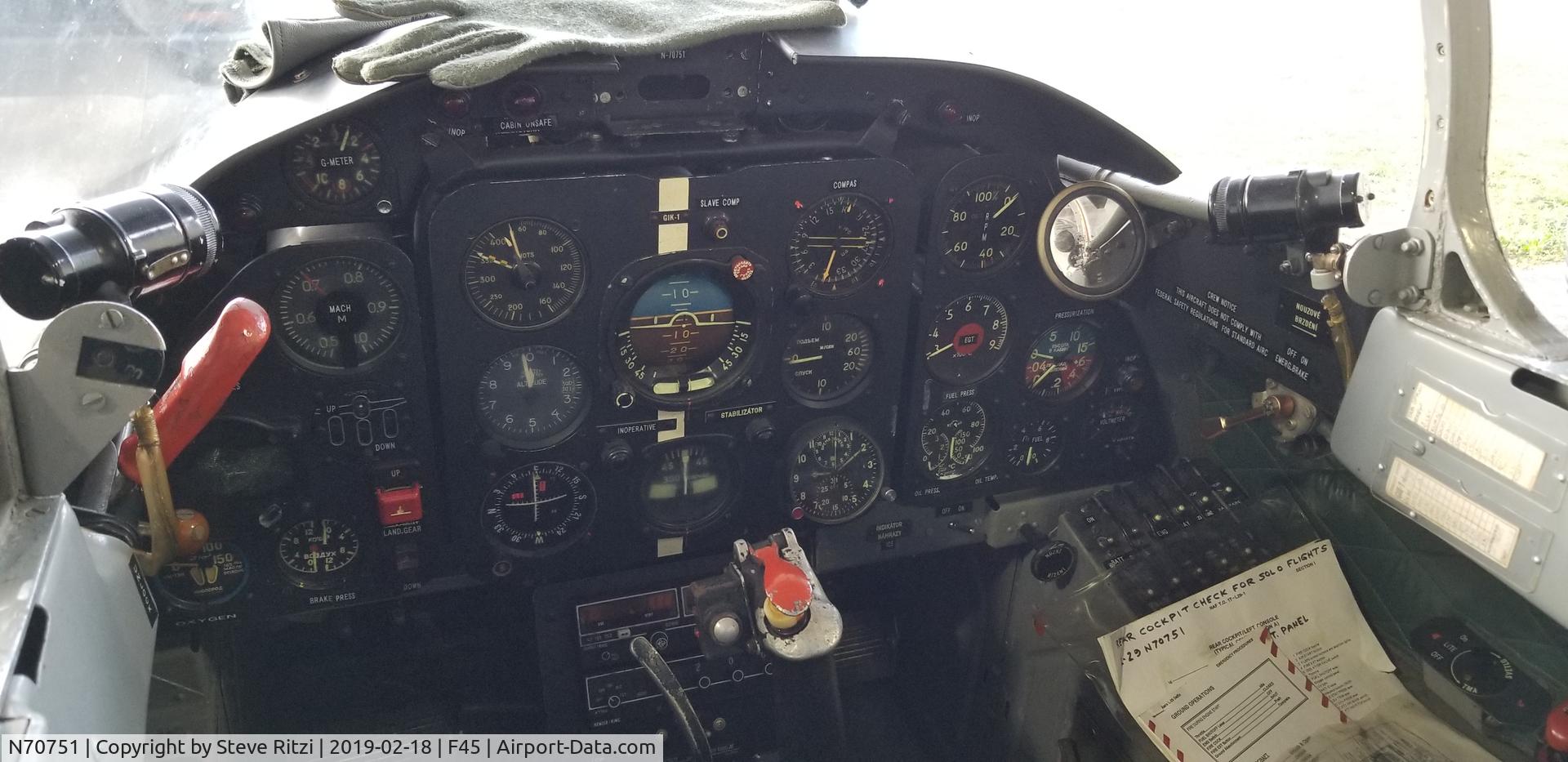 N70751, 1965 Aero L-29 DELFIN C/N 1327, N70751 instrument panel
