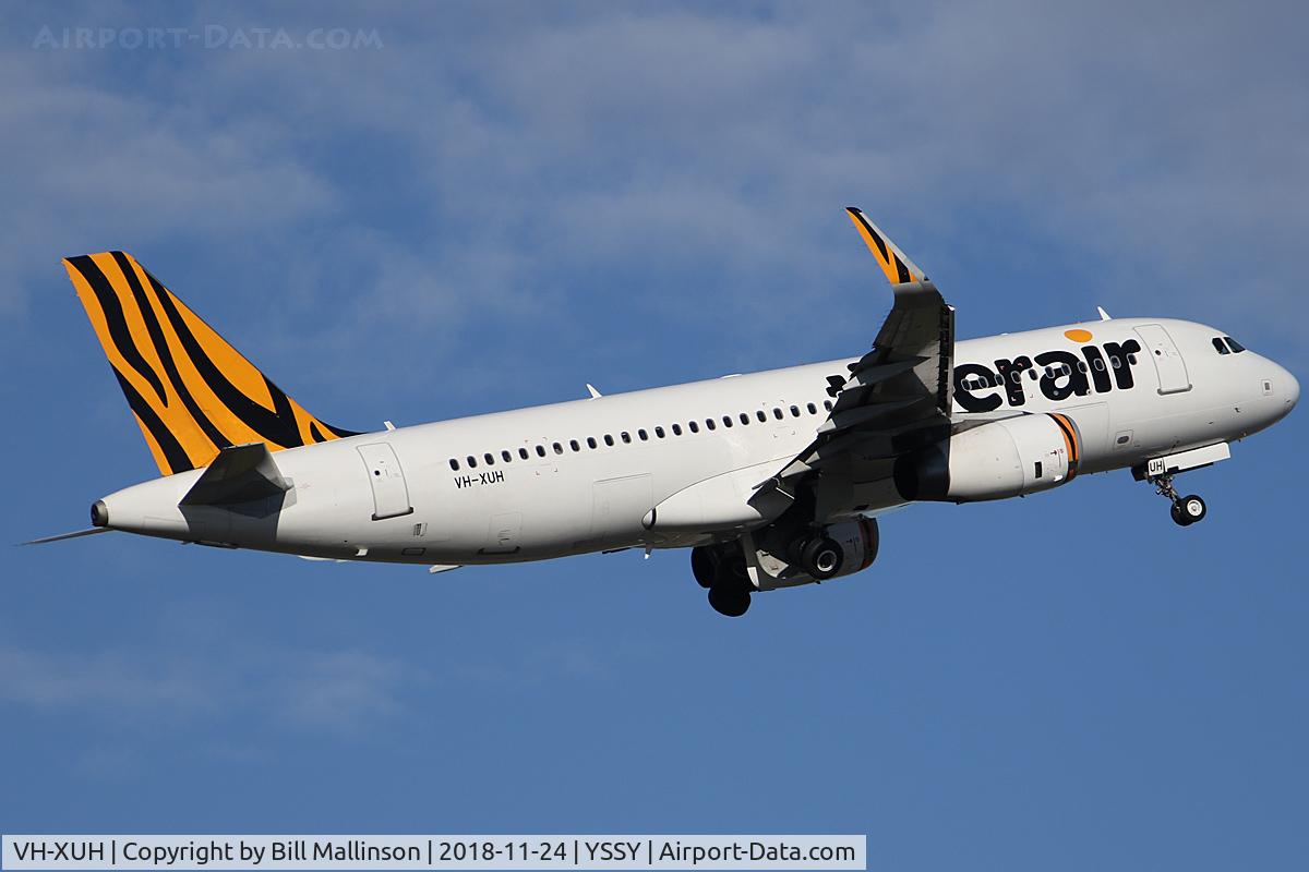 VH-XUH, 2015 Airbus A320-232 C/N 6749, off from 34L