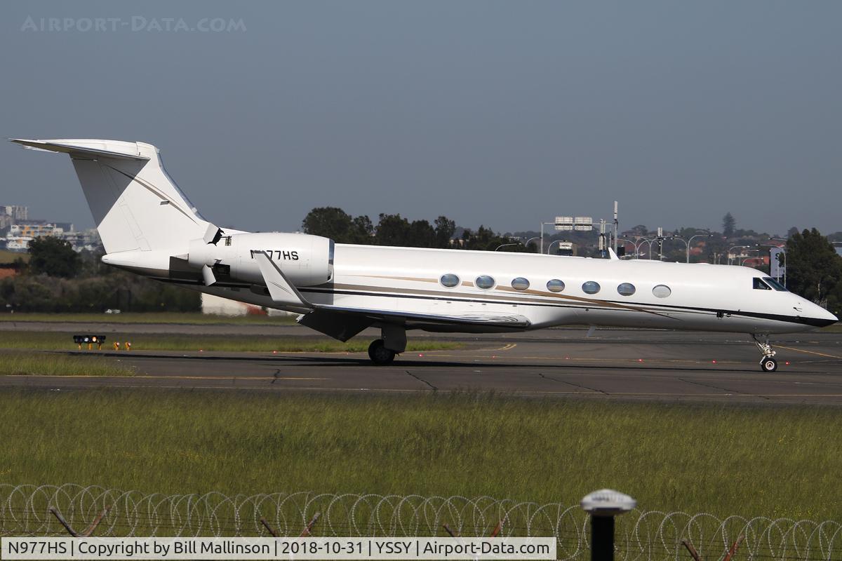 N977HS, 2012 Gulfstream Aerospace GV-SP (G550) C/N 5385, taxi from 16L