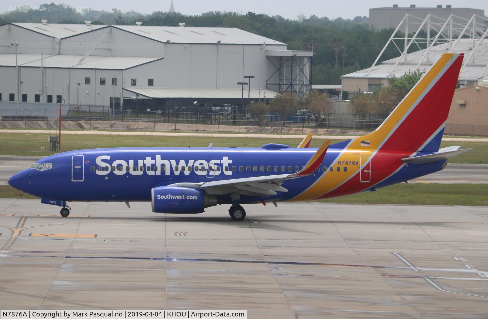 N7876A, 2004 Boeing 737-7Q8 C/N 29355, Boeing 737-7Q8