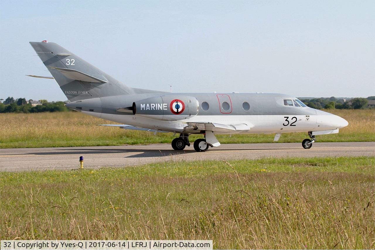 32, 1974 Dassault Falcon 10MER C/N 32, Dassault Falcon 10 MER, Taxiing, Landivisiau Naval Air Base (LFRJ)