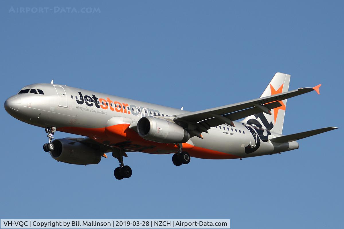 VH-VQC, 2008 Airbus A320-232 C/N 3668, finals to 02