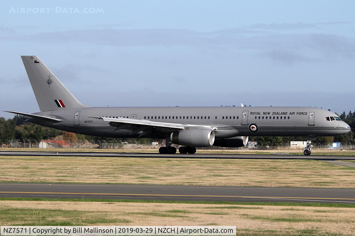NZ7571, 1992 Boeing 757-2K2 C/N 26633, lots of passenger ferrying today