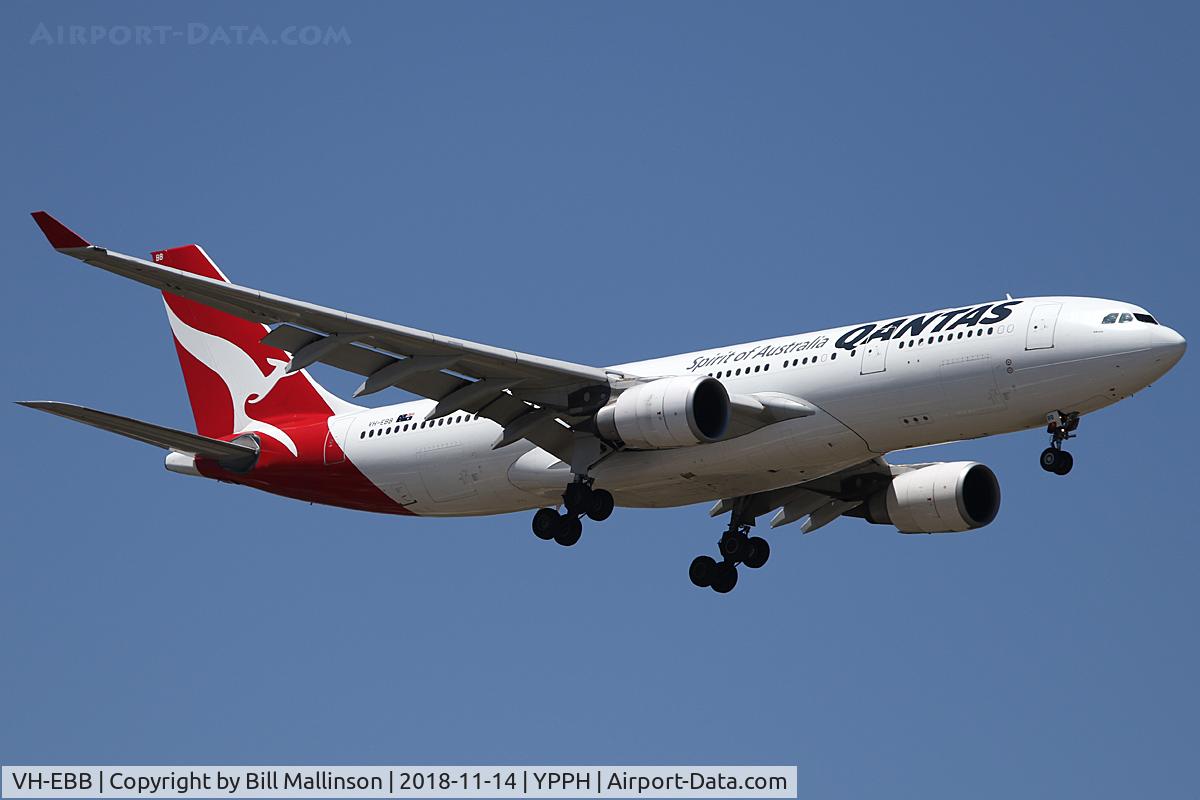 VH-EBB, 2002 Airbus A330-201 C/N 0522, finals