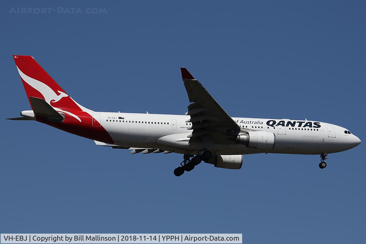 VH-EBJ, 2008 Airbus A330-202 C/N 940, finals for 21