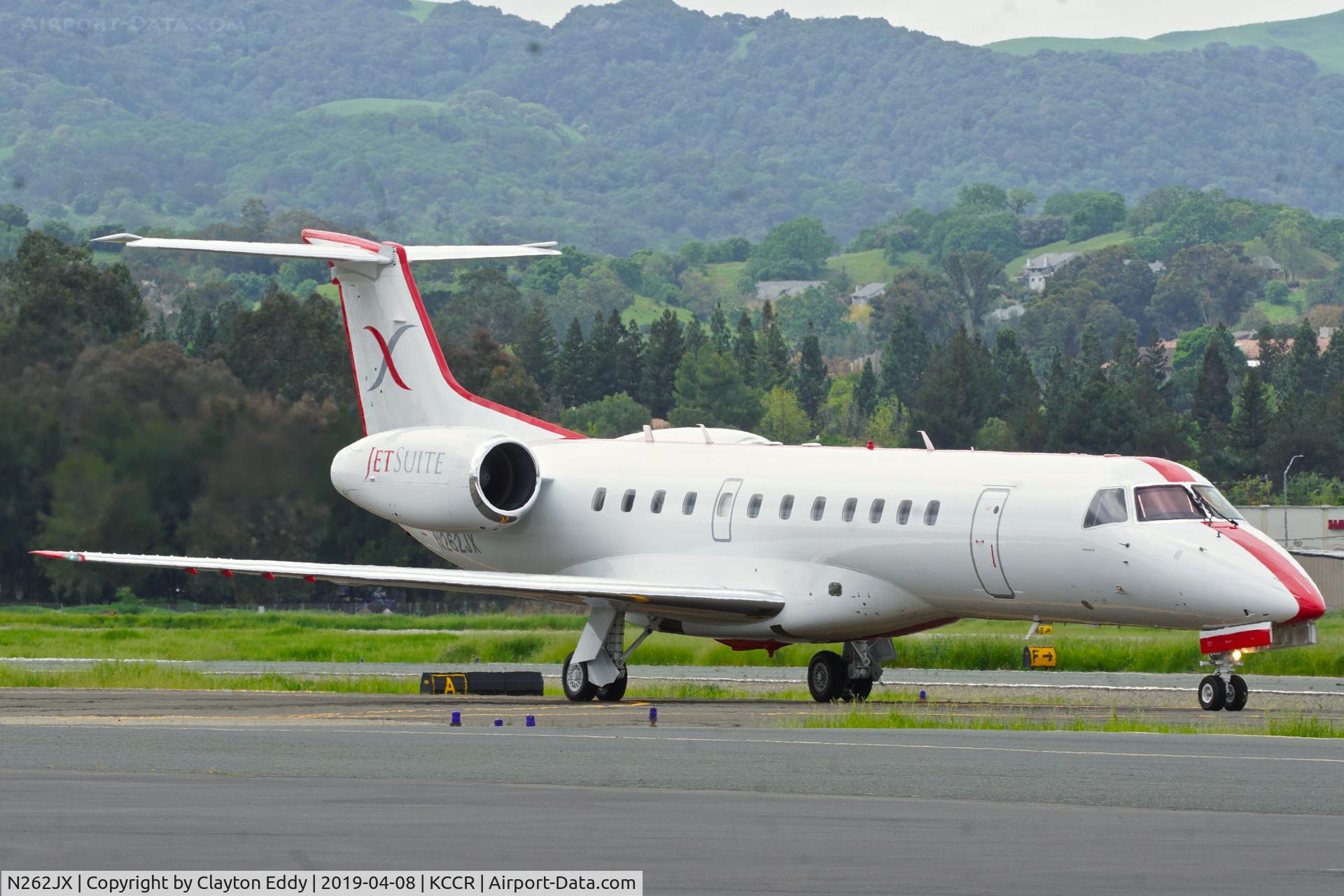 N262JX, 2001 Embraer ERJ-135LR (EMB-135LR) C/N 145533, Buchanan Field Concord California 2019.