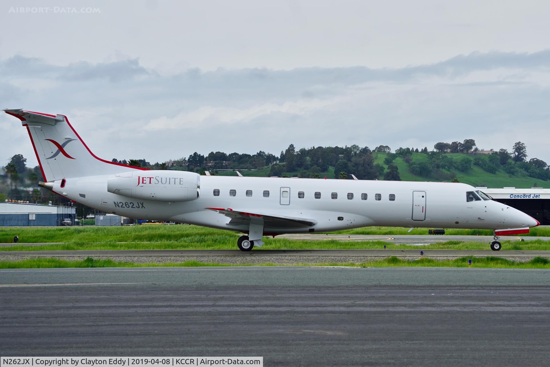 N262JX, 2001 Embraer ERJ-135LR (EMB-135LR) C/N 145533, Buchanan Field Concord California 2019.