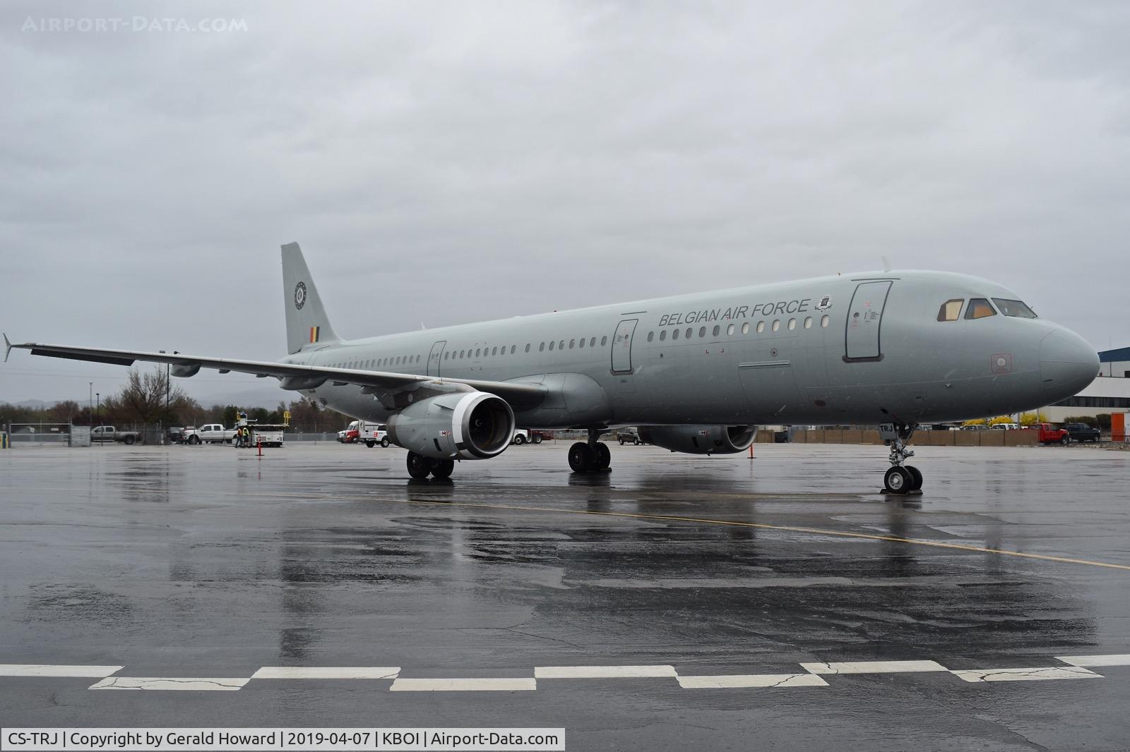 CS-TRJ, 1999 Airbus A321-231 C/N 1004, Parked on the west deice pad.