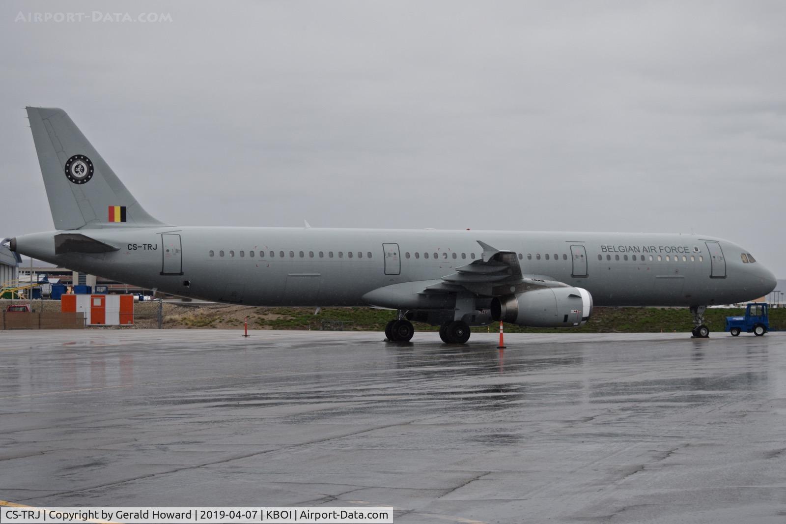 CS-TRJ, 1999 Airbus A321-231 C/N 1004, Parked on the west deice pad.
