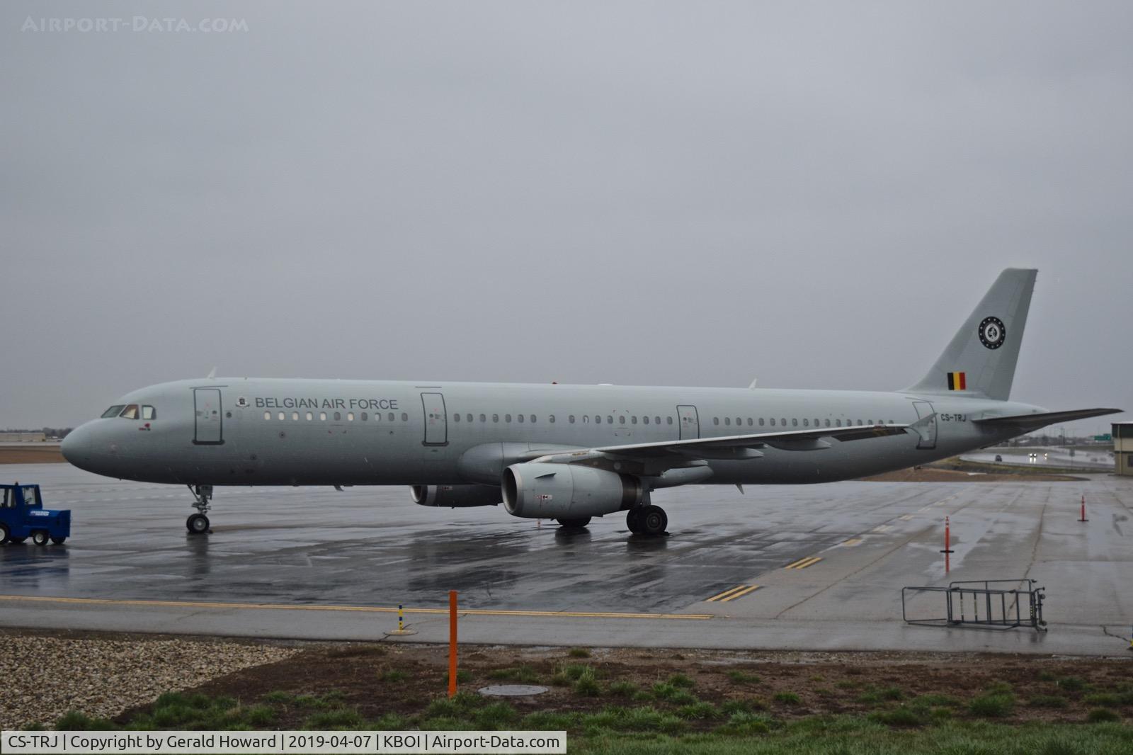 CS-TRJ, 1999 Airbus A321-231 C/N 1004, Parked on the west deice pad.