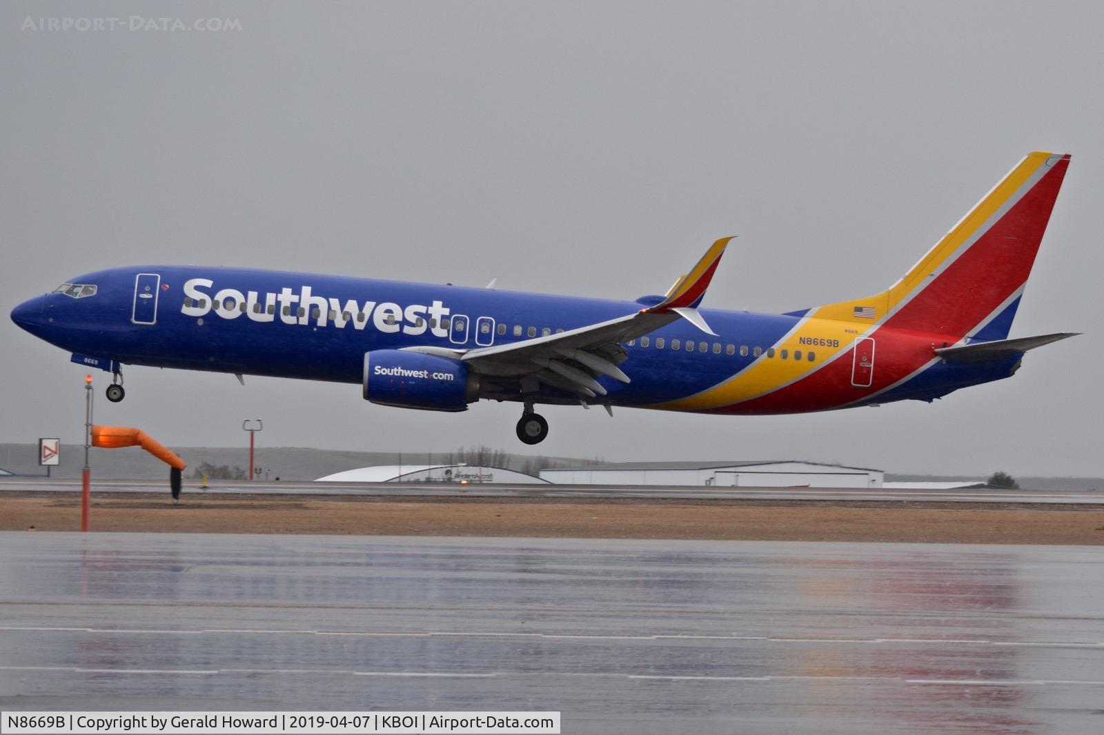 N8669B, 2015 Boeing 737-8H4 C/N 36655, Take off from RWY 10L.