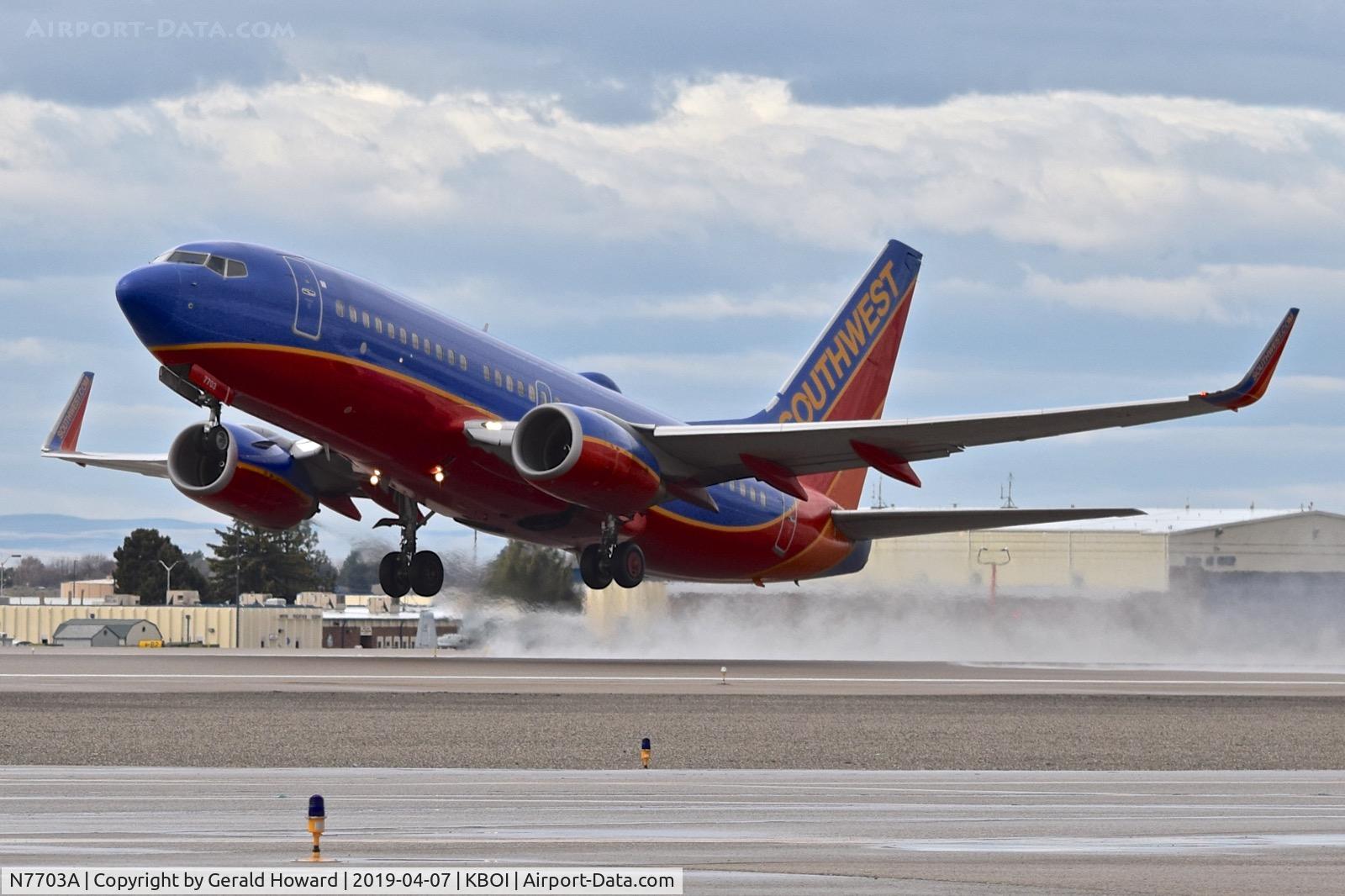 N7703A, 2004 Boeing 737-76N C/N 32653, Take off from RWY 10L.