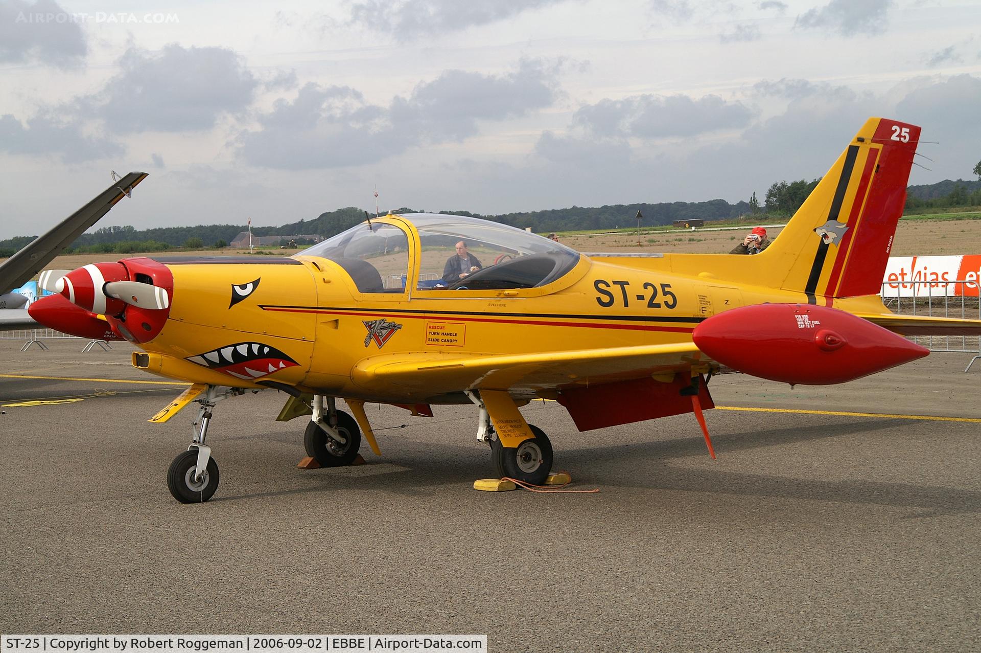 ST-25, 1970 SIAI-Marchetti SF-260MB C/N 10-25, DEFENCE DAYS.