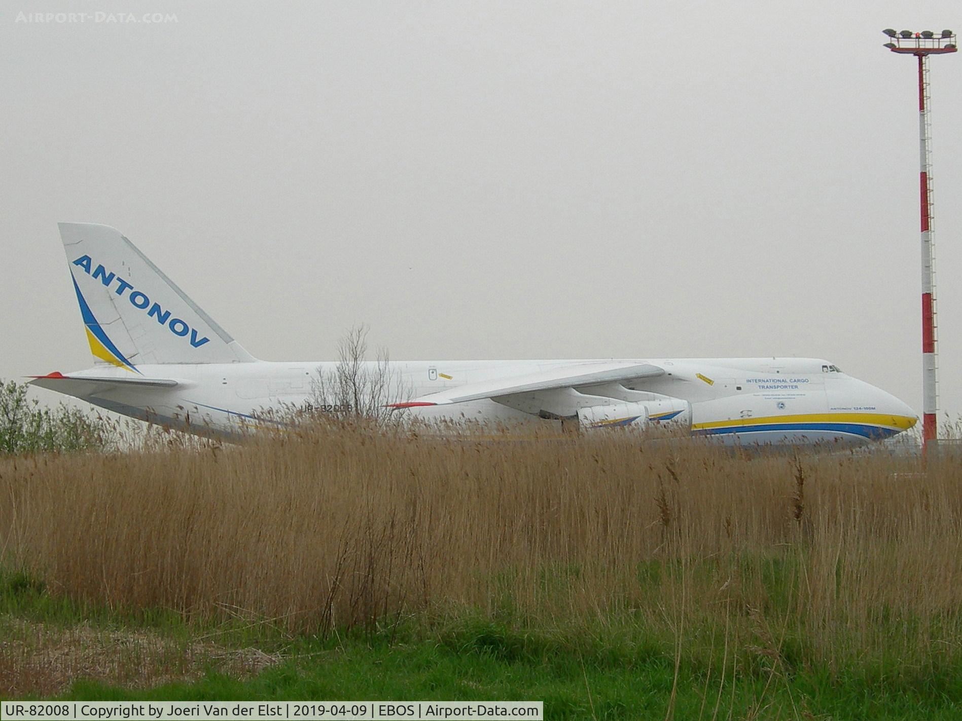UR-82008, 1986 Antonov An-124-100M Ruslan C/N 19530501006, Parked Cargo Area