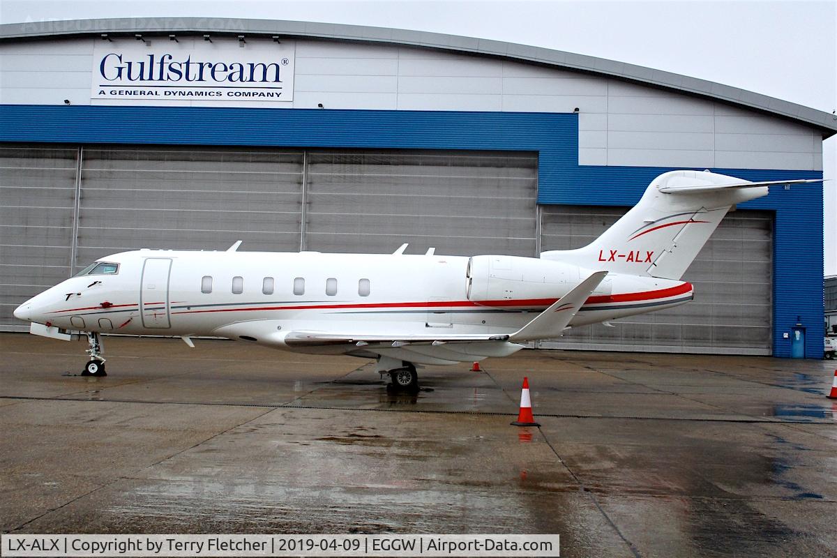 LX-ALX, 2016 Bombardier Challenger 350 (BD-100-1A10) C/N 20650, at Luton
