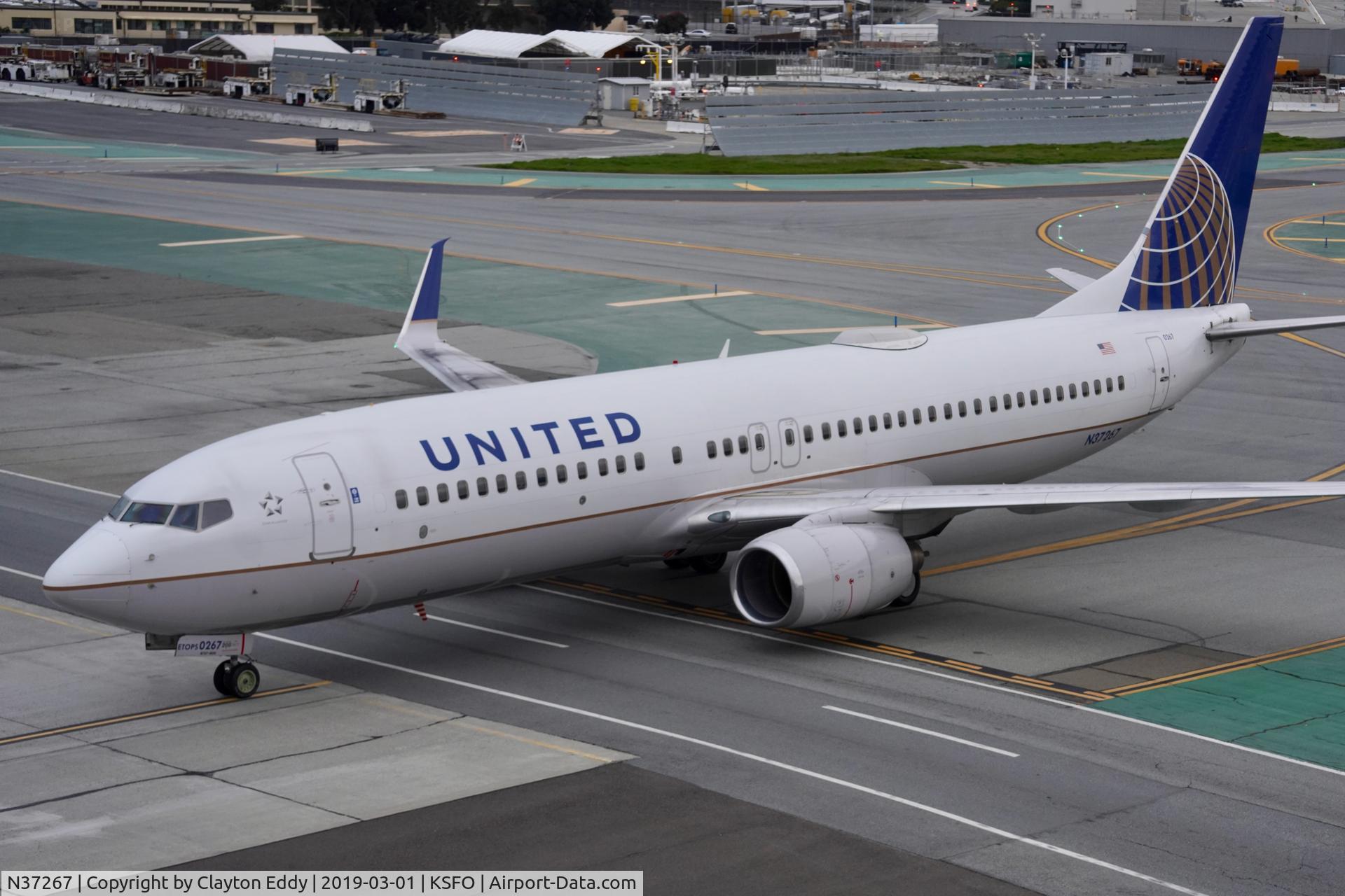 N37267, 2001 Boeing 737-824 C/N 31586, SFO 2019.
