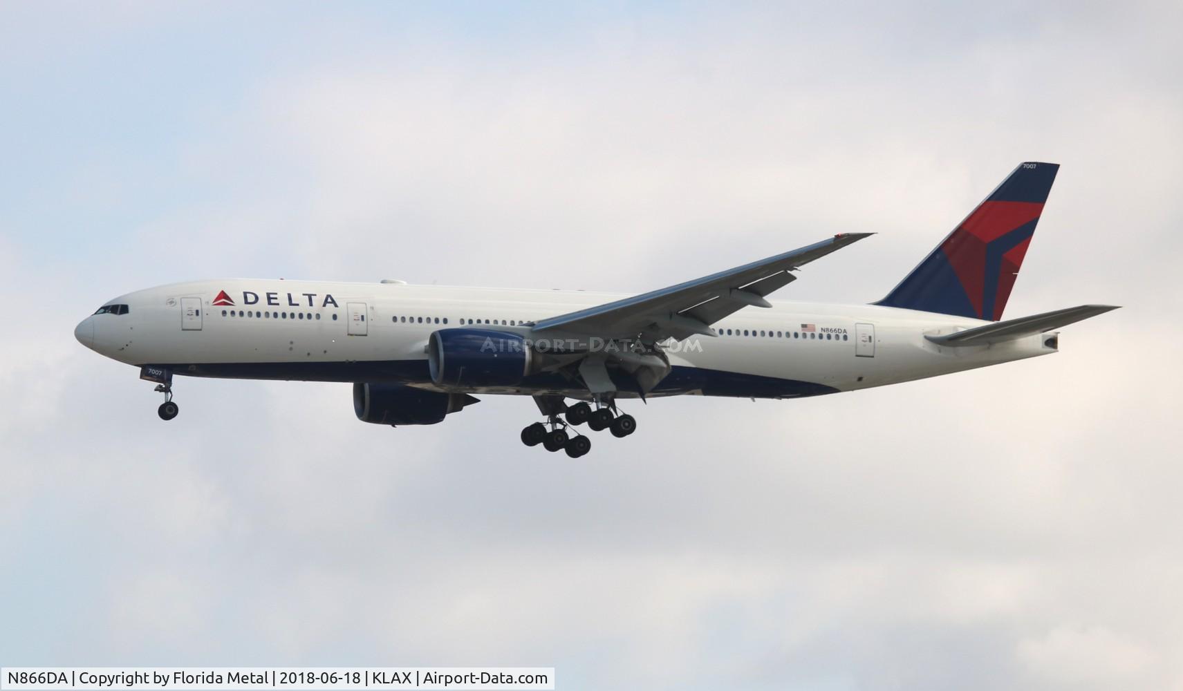 N866DA, 1999 Boeing 777-232ER C/N 29738, Delta