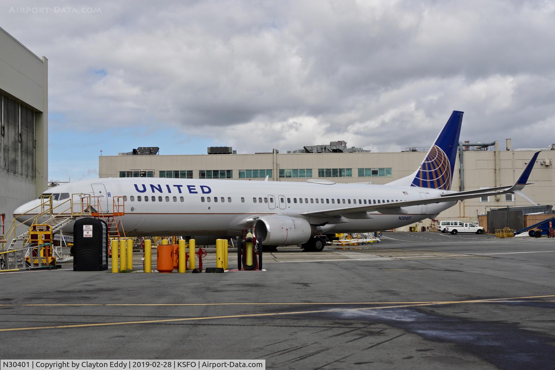 N30401, 2001 Boeing 737-924 C/N 30118, SFO 2019.