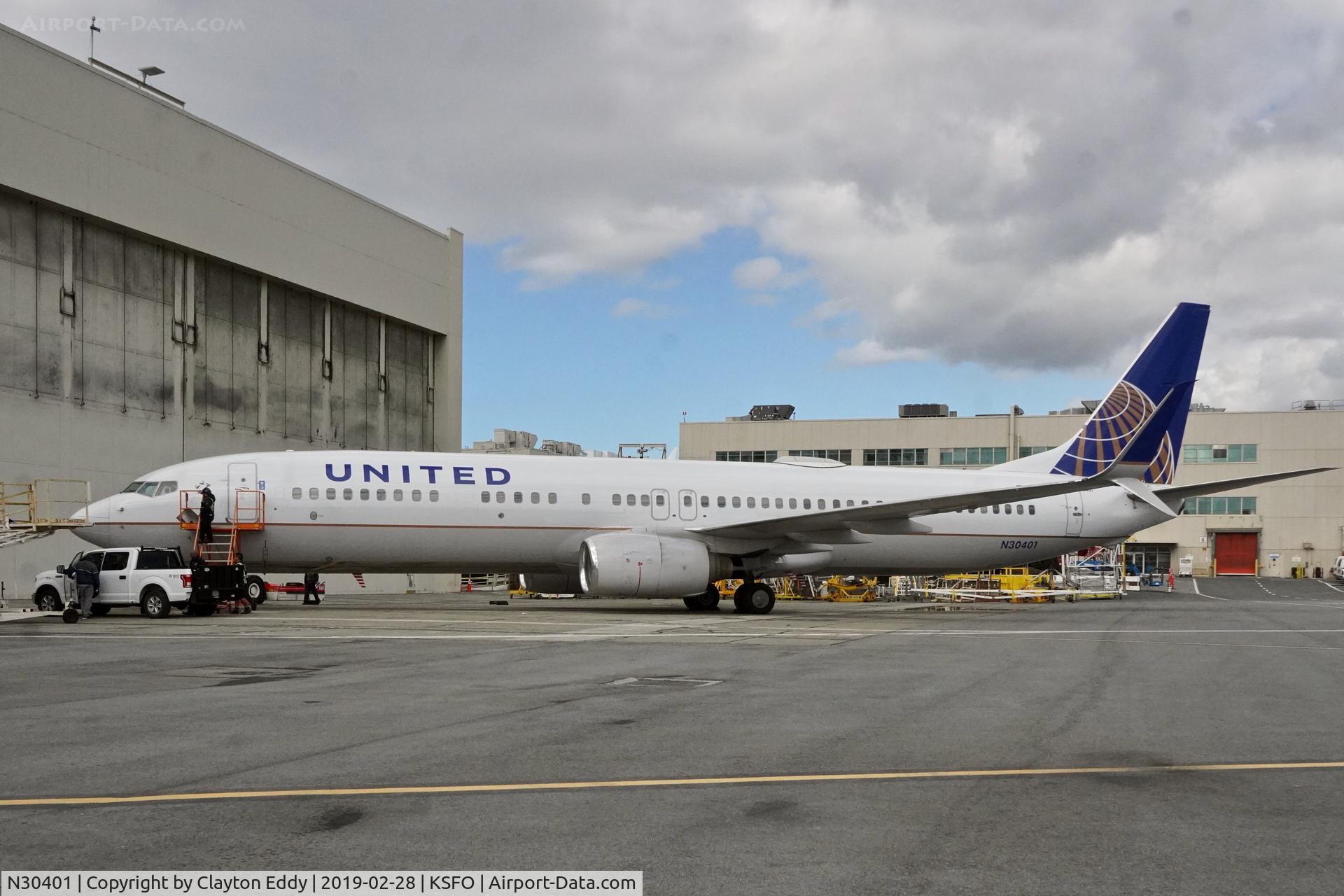 N30401, 2001 Boeing 737-924 C/N 30118, SFO 2019.