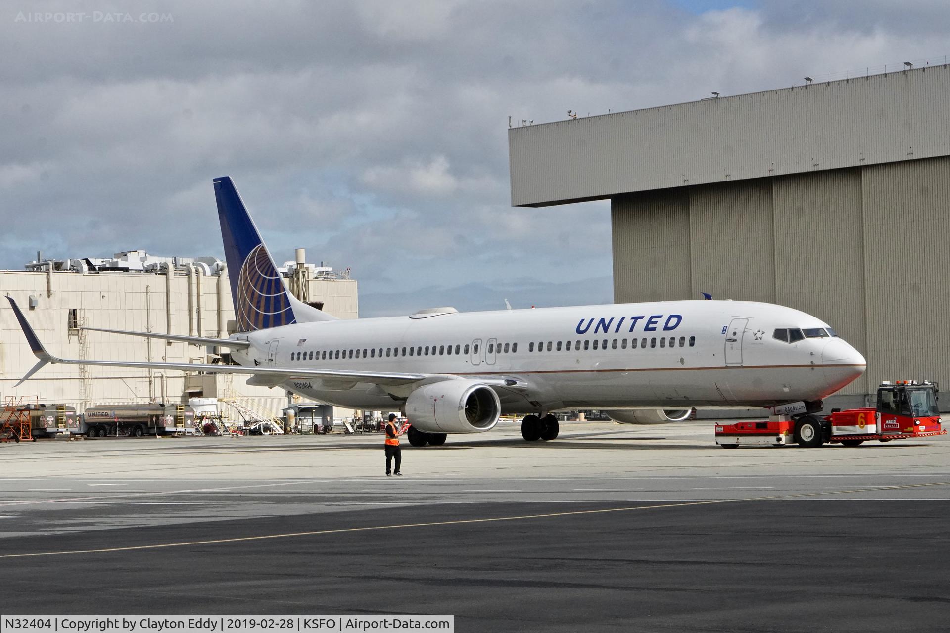 N32404, 2001 Boeing 737-924 C/N 30121, SFO 2019.