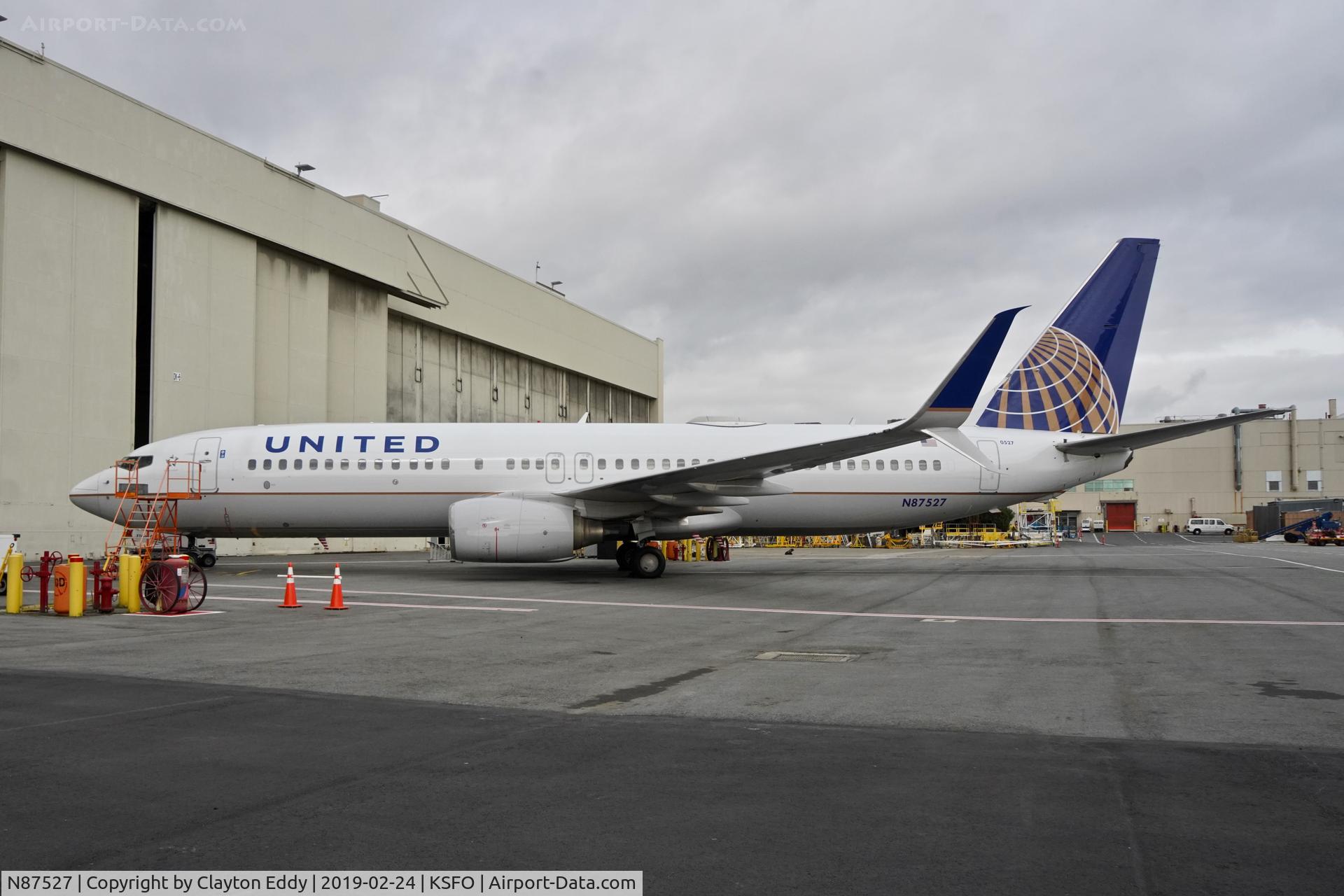 N87527, 2010 Boeing 737-824 C/N 38701, SFO 2019.