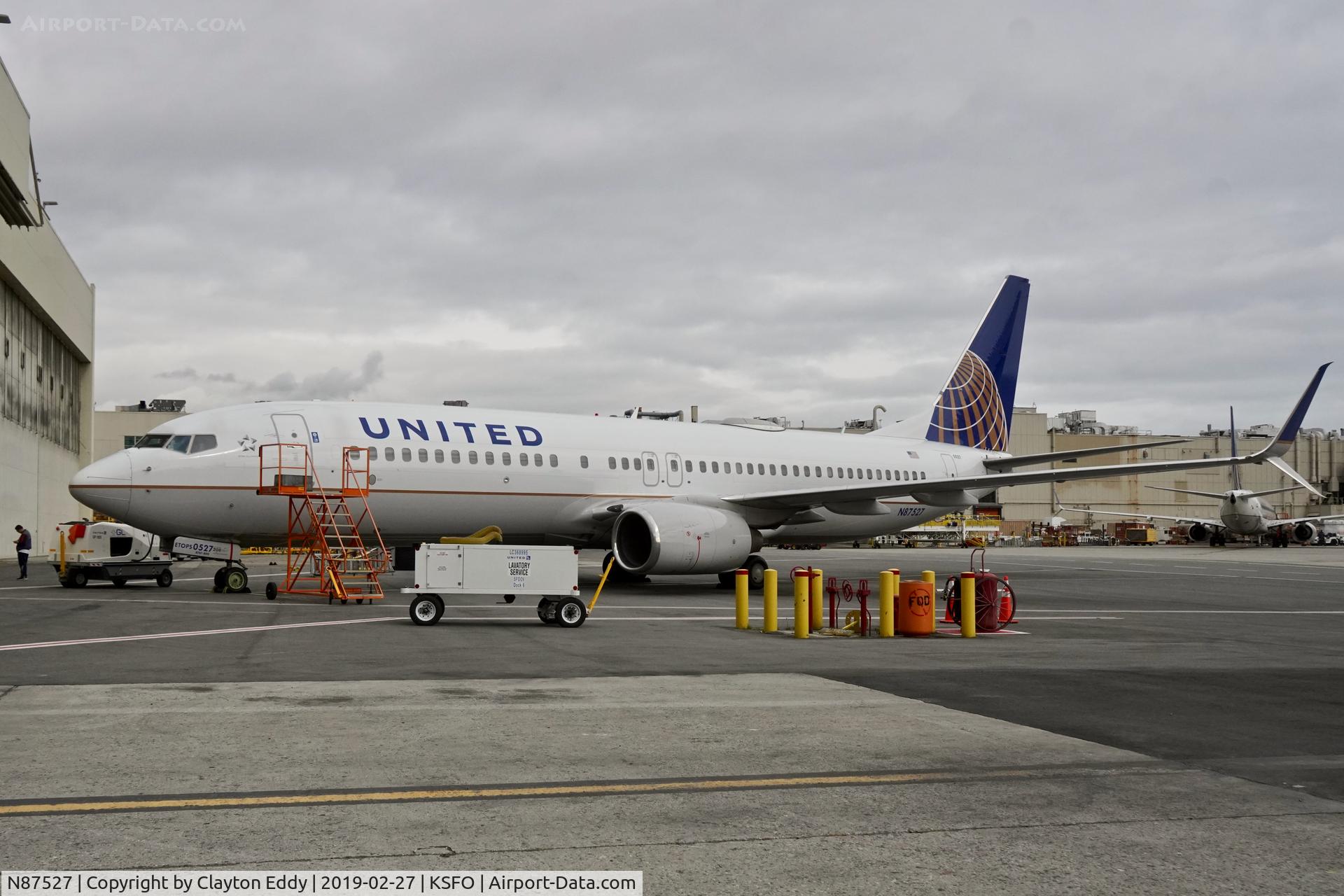 N87527, 2010 Boeing 737-824 C/N 38701, SFO 2019.