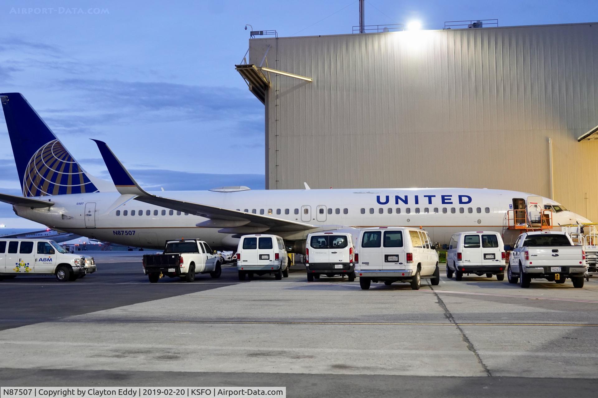 N87507, 2008 Boeing 737-824 C/N 31637, SFO 2019.