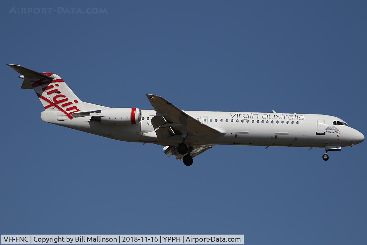 VH-FNC, 1991 Fokker 100 (F-28-0100) C/N 11334, finals to 21
