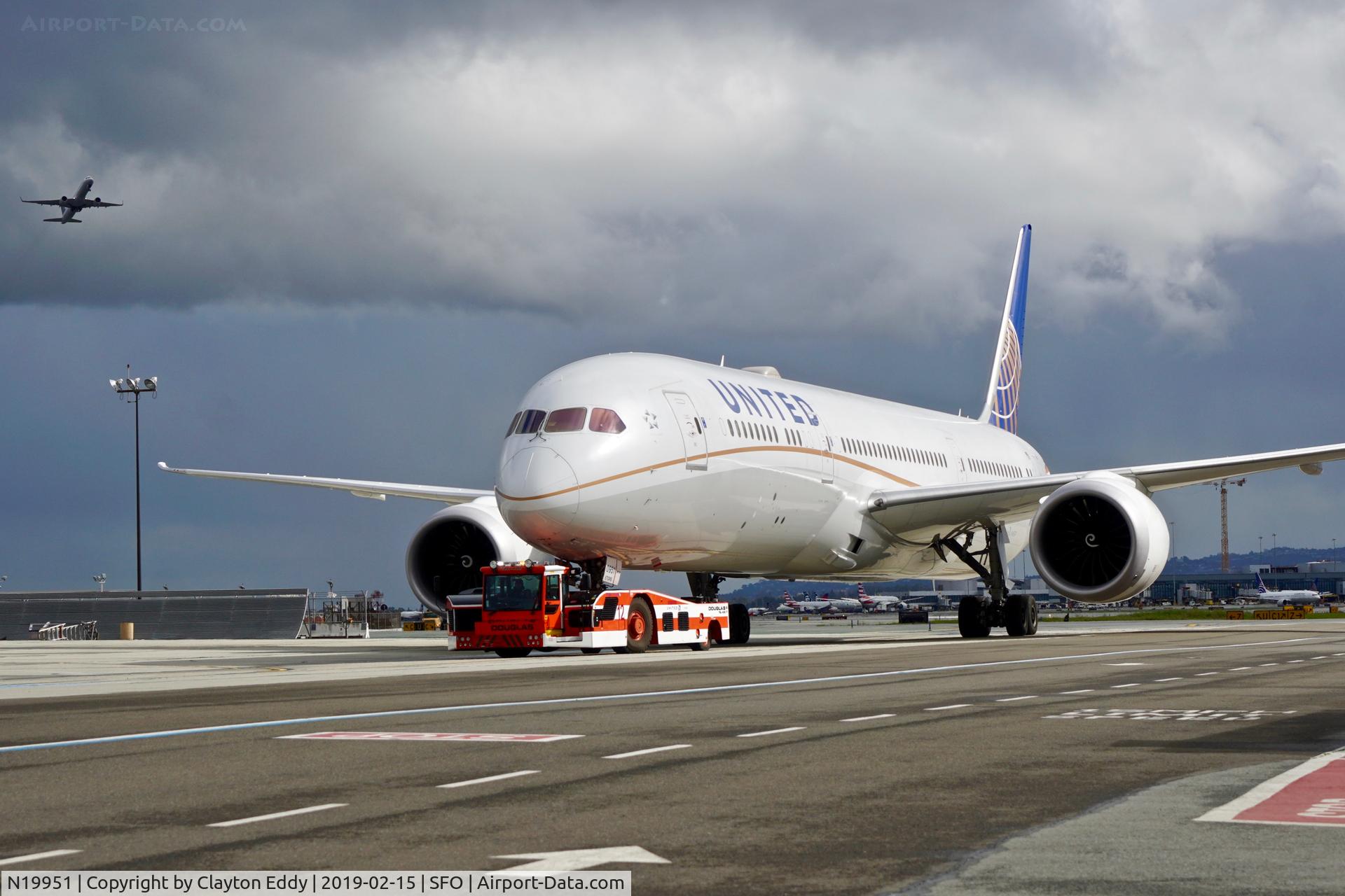 N19951, 2014 Boeing 787-9 Dreamliner C/N 36402, SFO 2019.