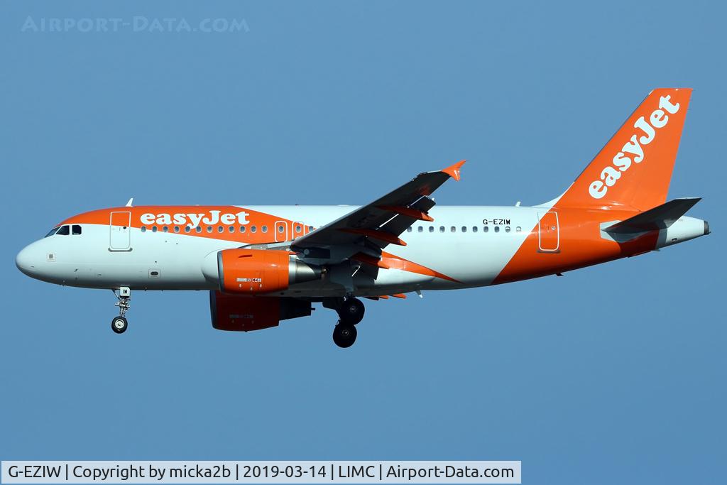 G-EZIW, 2005 Airbus A319-111 C/N 2578, Landing