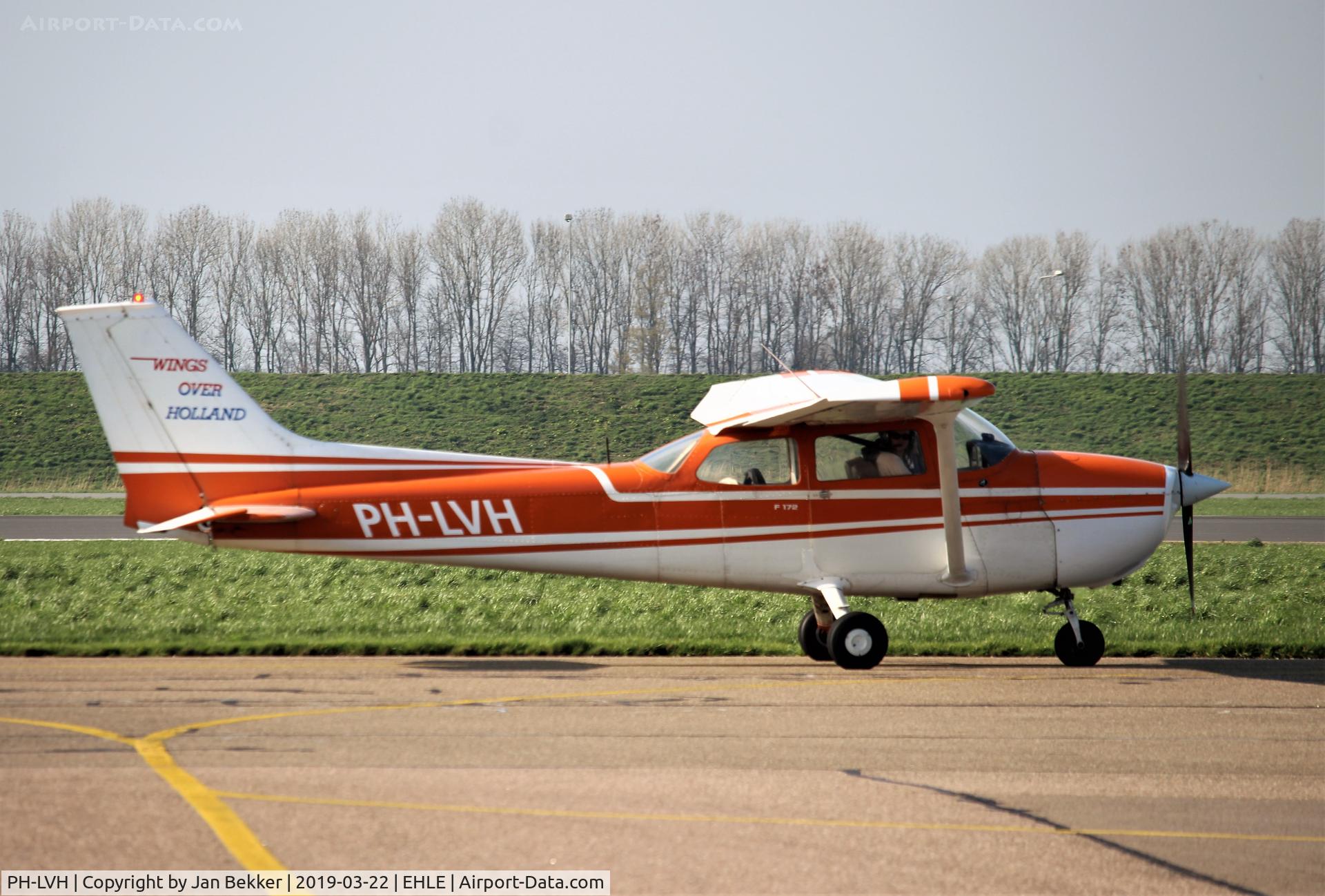 PH-LVH, Cessna 172M Skyhawk C/N 17201017, Lelystad Airport