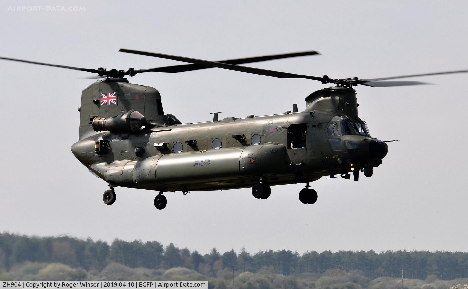 ZH904, Boeing Vertol Chinook HC.5 C/N M4483, Visiting RAF Chinook helicopter upgraded to HC.5 standards