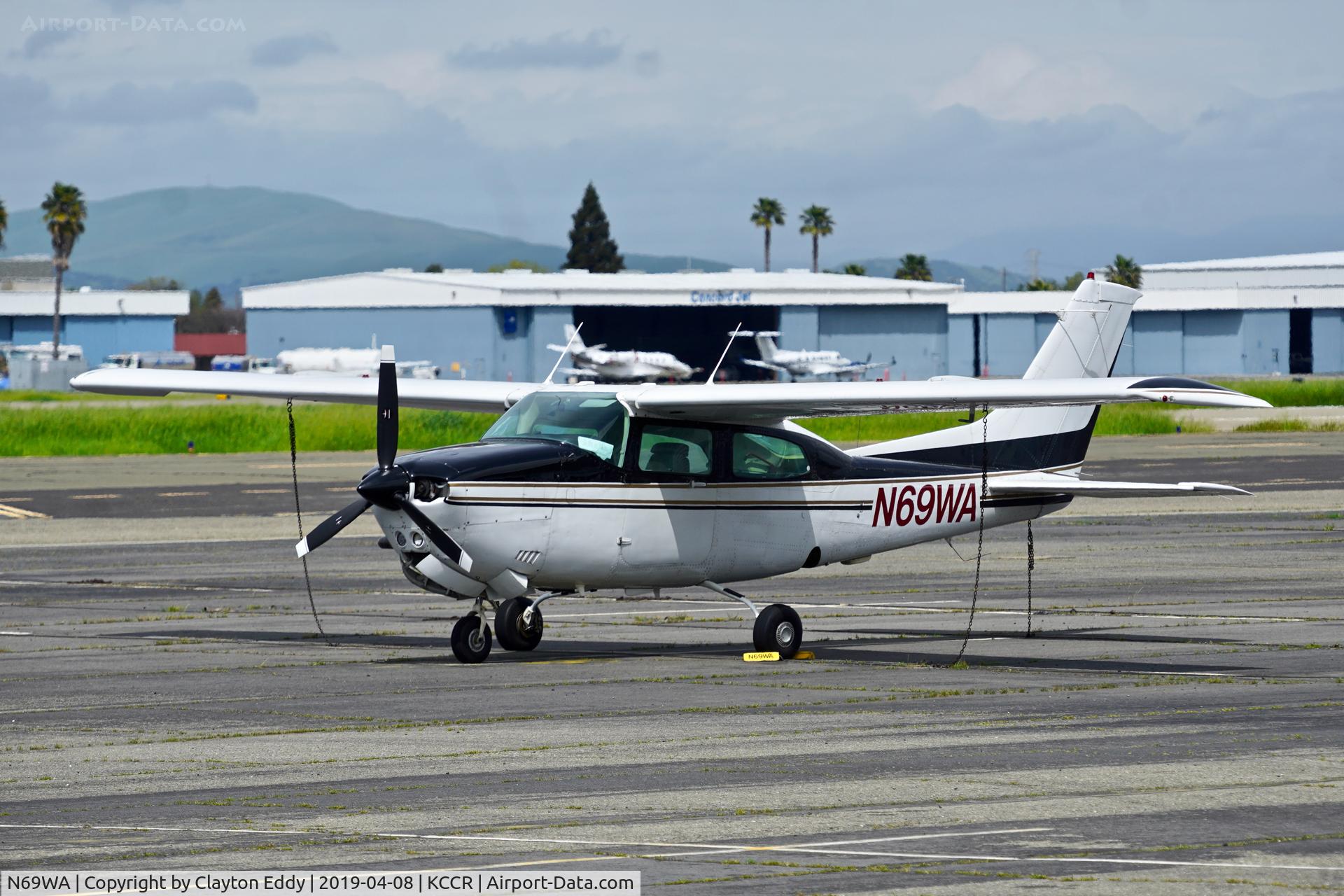 N69WA, 1982 Cessna T210N Turbo Centurion C/N 21064707, Buchanan Field Concord California 2019.