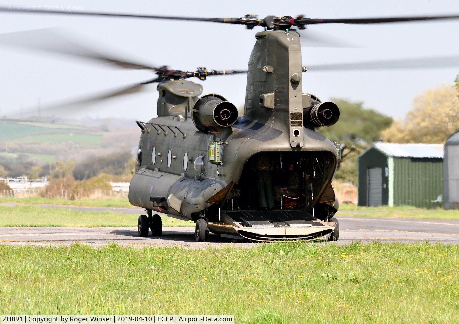 ZH891, 1997 Boeing Chinook HC.6A C/N M4454, Visiting RAF Chinook helicopter.
