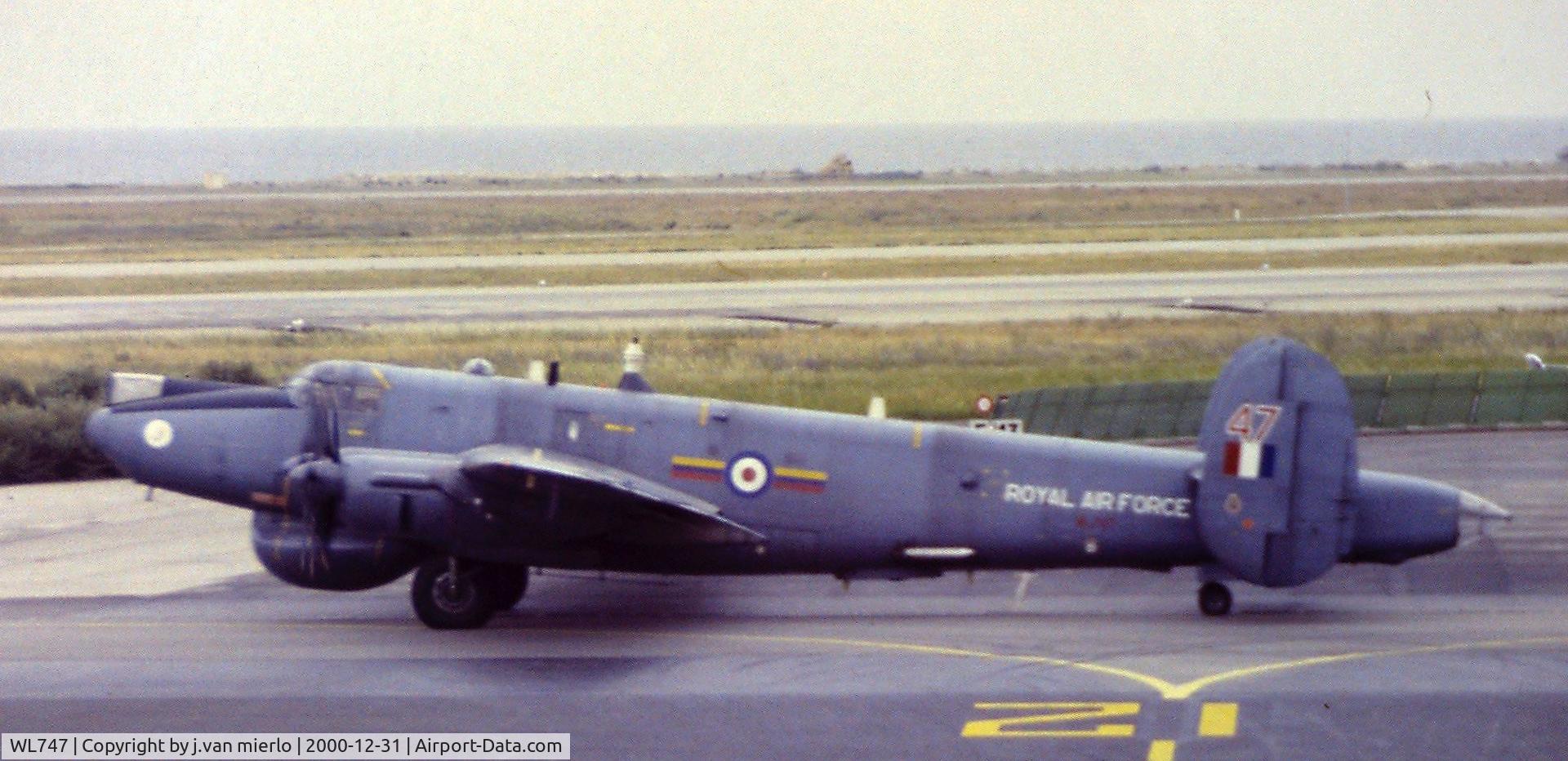 WL747, Avro 716 Shackleton AEW.2 C/N R3/696/239005, Aéroport de Nice, France '80s