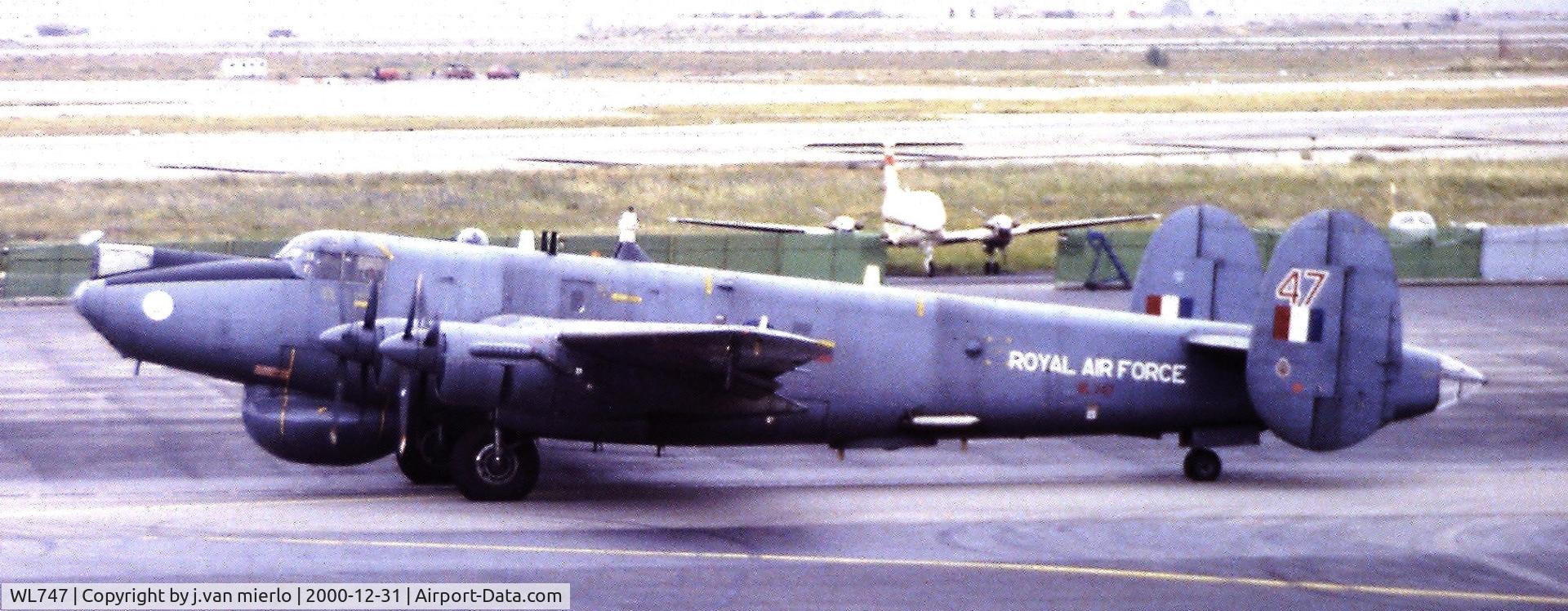 WL747, Avro 716 Shackleton AEW.2 C/N R3/696/239005, Aéroport de Nice, France '80s