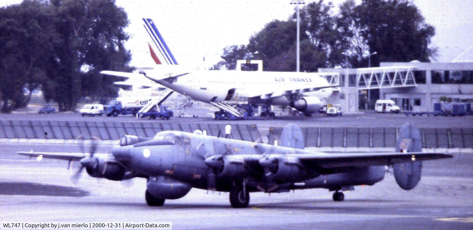 WL747, Avro 716 Shackleton AEW.2 C/N R3/696/239005, Aéroport de Nice '80s