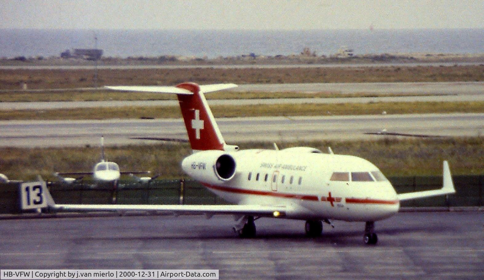 HB-VFW, Canadair Challenger 600 (CL-600-1A11) C/N 1049, Aéroport de Nice, France'80s