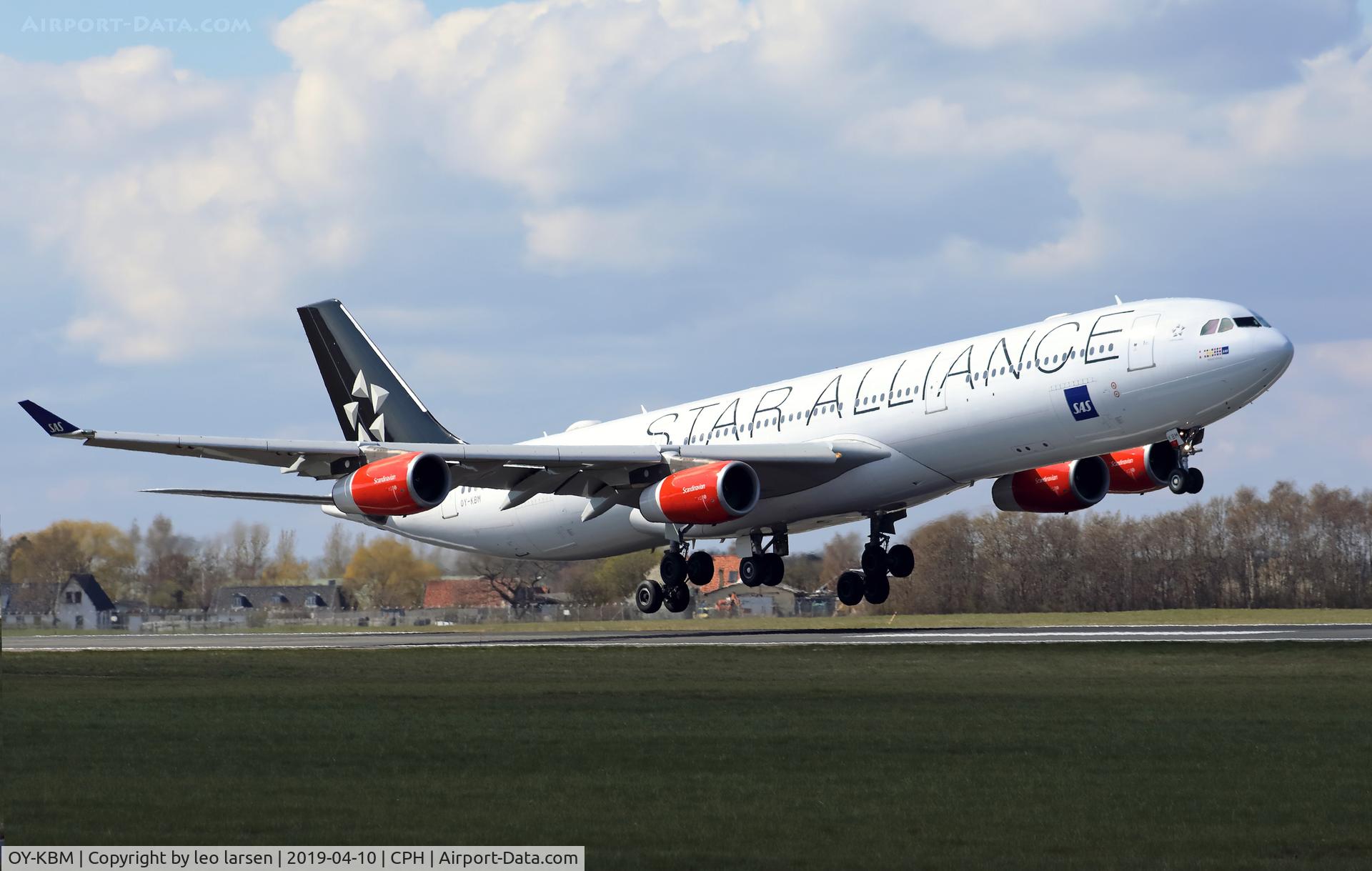 OY-KBM, 2002 Airbus A340-313X C/N 450, Copenhagen 10.4.2019 L/D R-04L