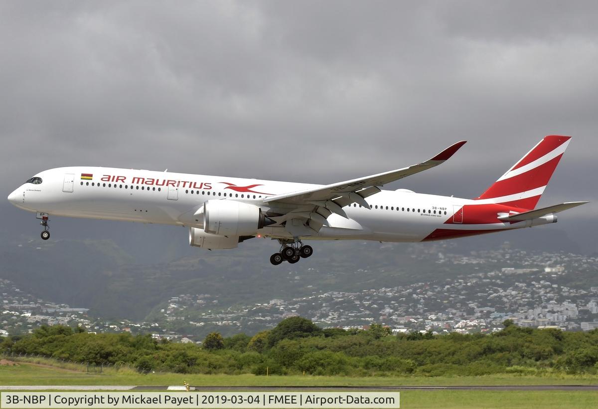 3B-NBP, 2017 Airbus A350-941 C/N 145, Landing rwy 14