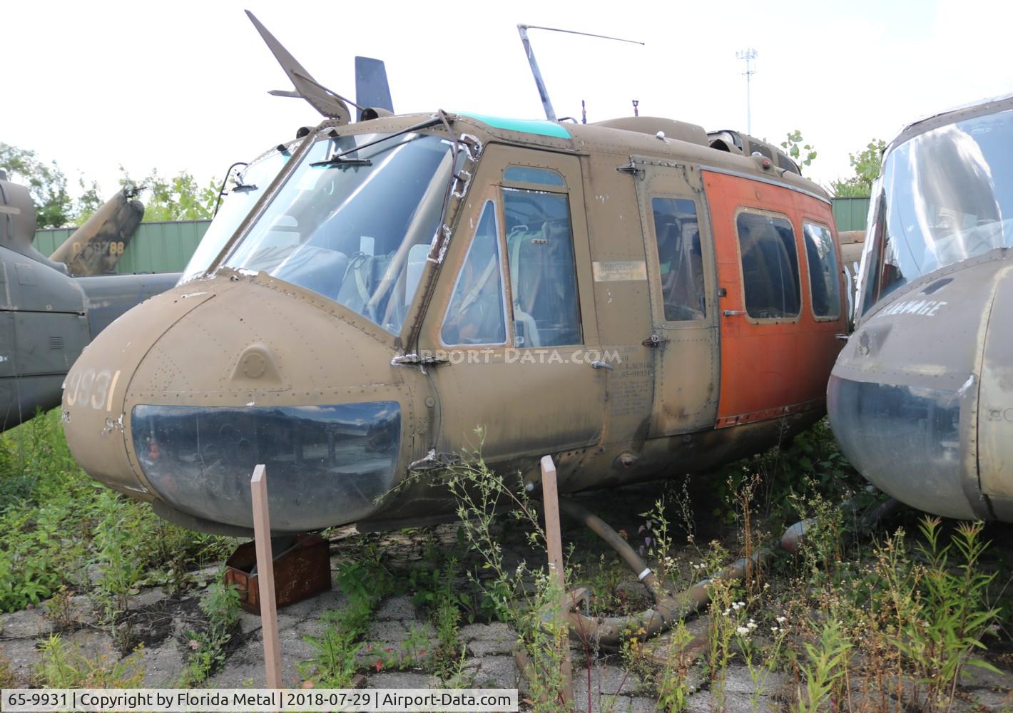 65-9931, 1965 Bell UH-1H Iroquois C/N 4975, UH-1 at Russell