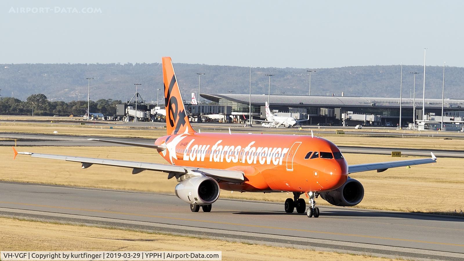 VH-VGF, 2010 Airbus A320-214 C/N 4497, Airbus A320-232. Jetstar VH-VGF heading for runway 03, YPPH. 290319