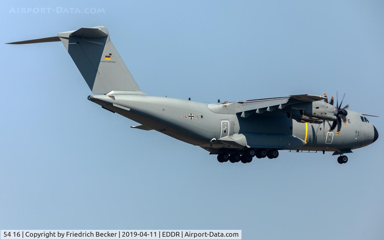54 16, 2017 Airbus A400M Atlas C/N 064, low approach RW09
