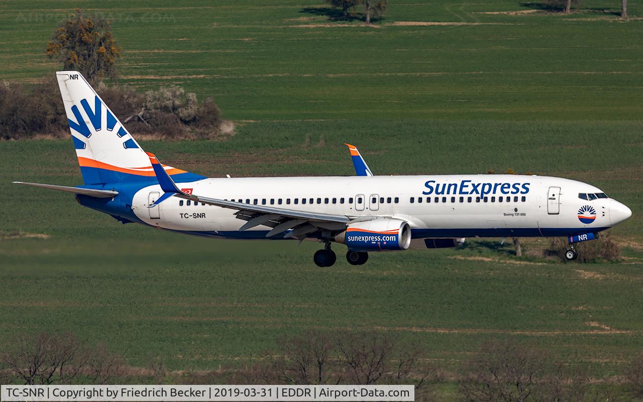 TC-SNR, 2010 Boeing 737-8HC C/N 40754, on final RW09